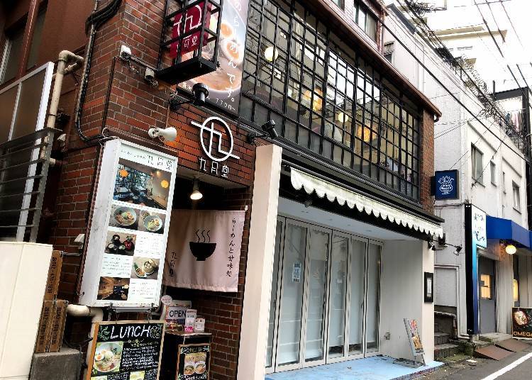 1. 일본풍 디저트도 필수! 카페 분위기 매장에서 즐기는 돈코쓰 해산물 라멘