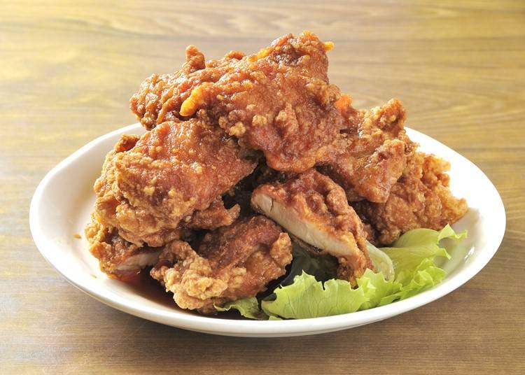 ▲ザンタレ1人前1000円。鶏モモ肉1枚を半分に切ったものを7～8個使用、約700gもあります