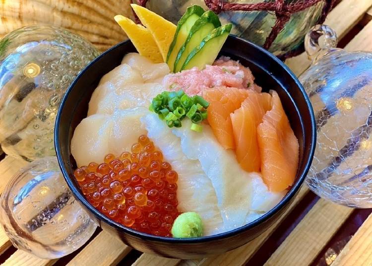 A DIY seafood bowl (contents may vary depending on the season and availability ingredients)
