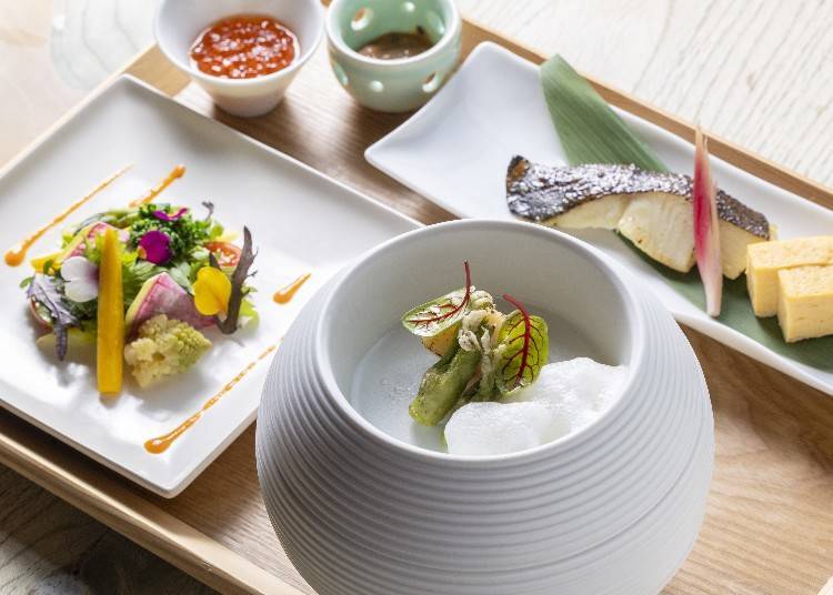 ▲ 'THE KNOT SAPPORO'의 아침 식사 요리 이미지. 앞쪽이 '세 단계 도시락 상자'의 1단계