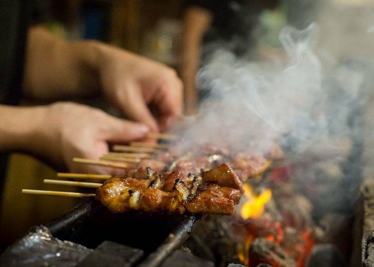 客席の目の前で職人が一本一本丁寧に焼きます（写真提供：やきとりの一平）