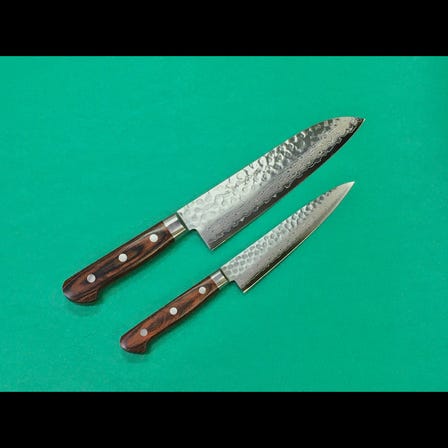 A set of 2 knives Damascus VG10  stainless steel<br />
-Sanriku knife 18cm,Petty knife 14cm-<br />
※limited amount